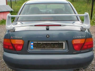 Mitsubishi Carisma 2000. Spoiler