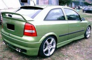 Boot lid spoiler floor.