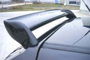 Spoiler above the rear glass, style Carzone.