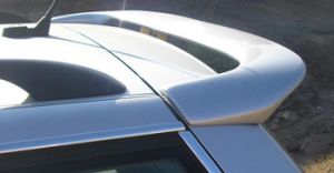 Spoiler above the rear glass,