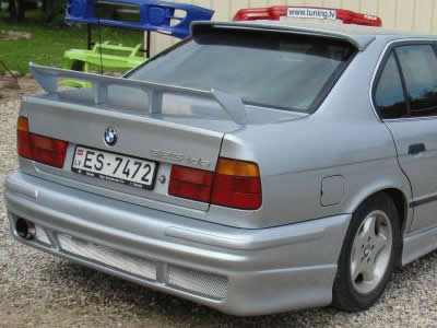 Rear spoiler