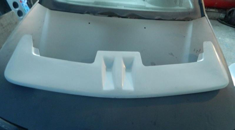 Front window spoiler